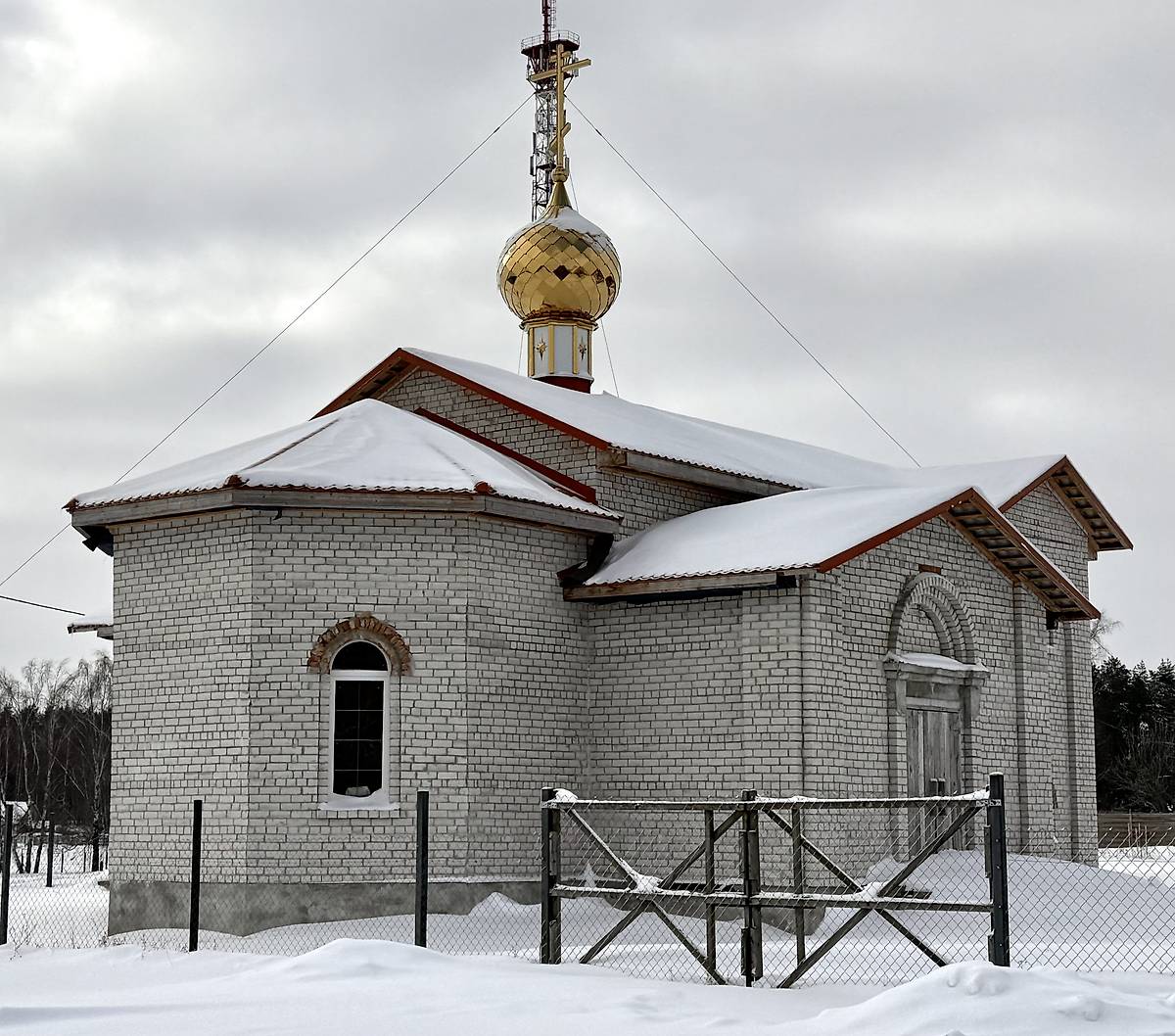 Вид с северо-востока, фасады. Церковь Василия Великого (строящаяся), Следюки (Быховский район, Беларусь, Могилёвская область)