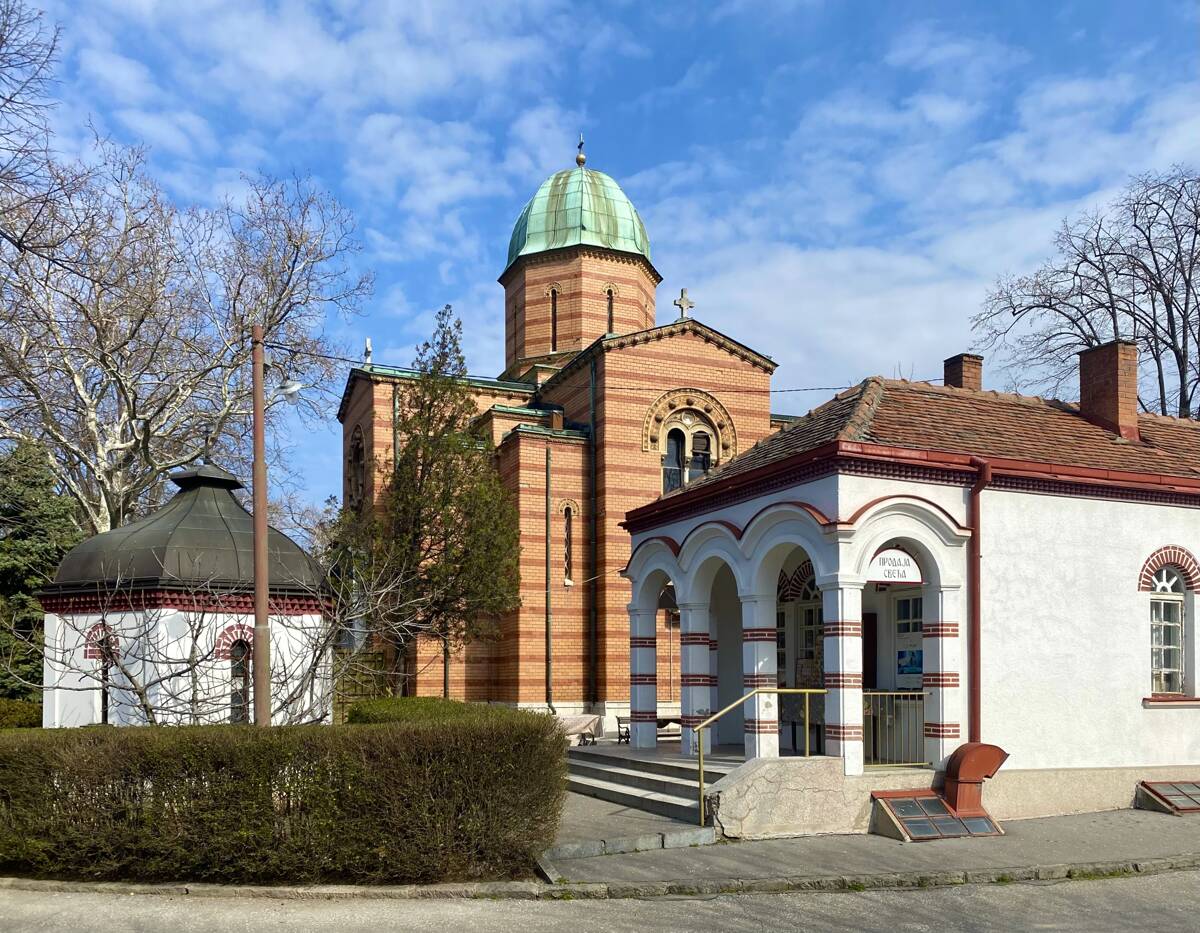 Церковь Николая Чудотворца на Новом кладбище, Белград (Белград, округ, Сербия). фасады, Вид с юго-запада