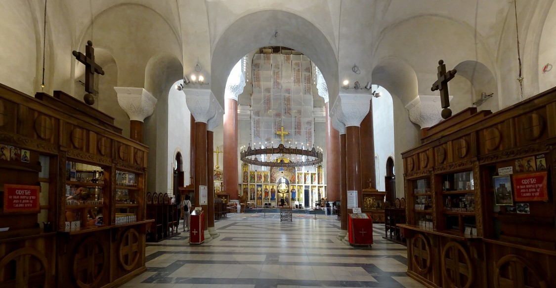Церковь Марка Евангелиста (новая), Белград (Белград, округ, Сербия). интерьер и убранство, Вид от главного входа