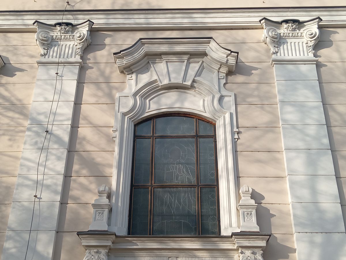 архитектурные детали. Церковь Вознесения Господня, Суботица (АК Воеводина, Северно-Бачский округ, Сербия)