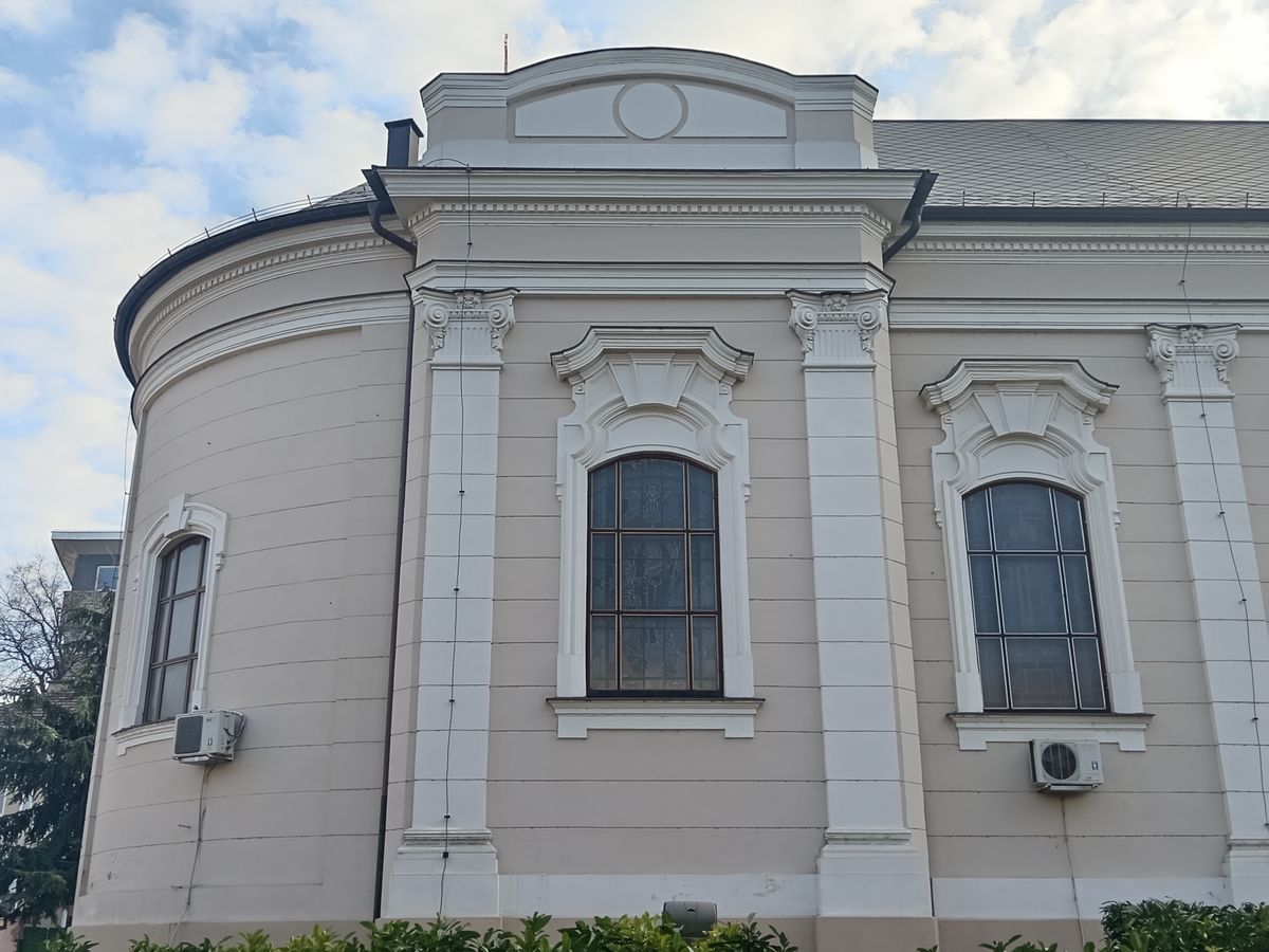 архитектурные детали. Церковь Вознесения Господня, Суботица (АК Воеводина, Северно-Бачский округ, Сербия)