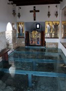 Часовня Епифания, Под стеклом фундамент старой церкви.<br>, Айа-Напа, Фамагуста, Кипр