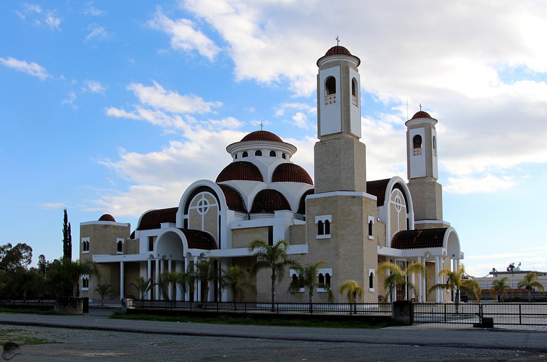 Церковь Георгия Победоносца, Ларнака (Ларнака, Кипр). фасады