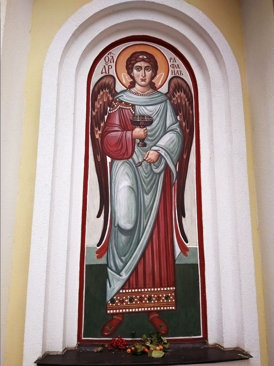 Церковь Луки (Войно-Ясенецкого) при Госпитале ветеранов войн, Жилино (Солнечногорский городской округ, Московская область). архитектурные детали, Архангел Рафаил