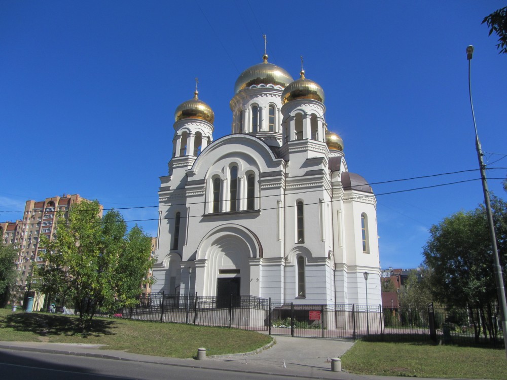 Церковь Всех Святых, в земле Российской просиявших в Новых Черёмушках, Черёмушки (Юго-Западный административный округ (ЮЗАО), г. Москва). фасады