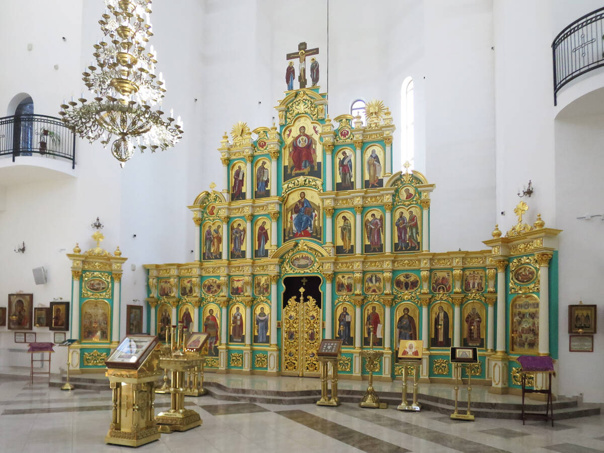 Церковь Всех Святых, в земле Российской просиявших в Новых Черёмушках, Черёмушки (Юго-Западный административный округ (ЮЗАО), г. Москва). интерьер и убранство, Иконостас