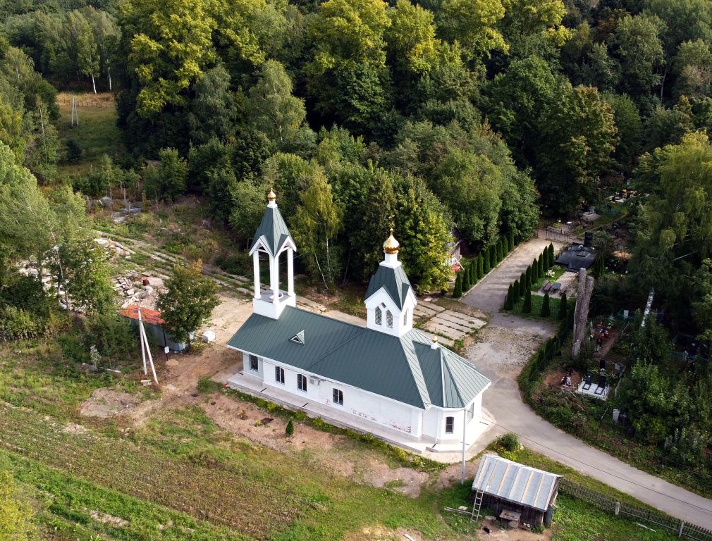 Церковь Петра и Павла, Петровское (Клинский городской округ, Московская область). общий вид в ландшафте