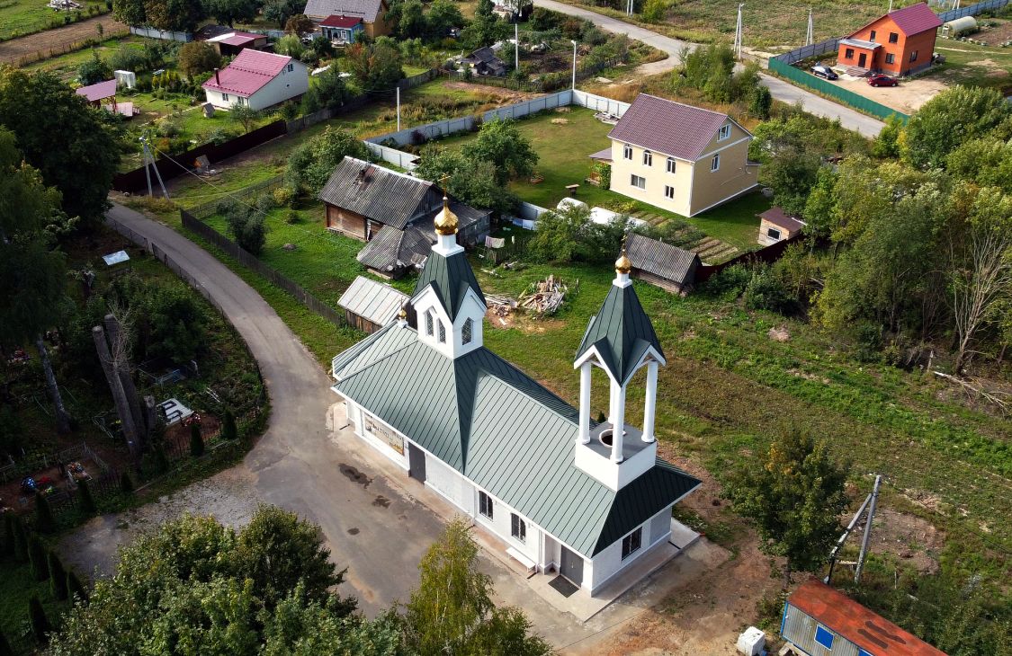 Церковь Петра и Павла, Петровское (Клинский городской округ, Московская область). общий вид в ландшафте