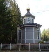 Комарово. Луки (Войно-Ясенецкого) у Комаровского некрополя, церковь