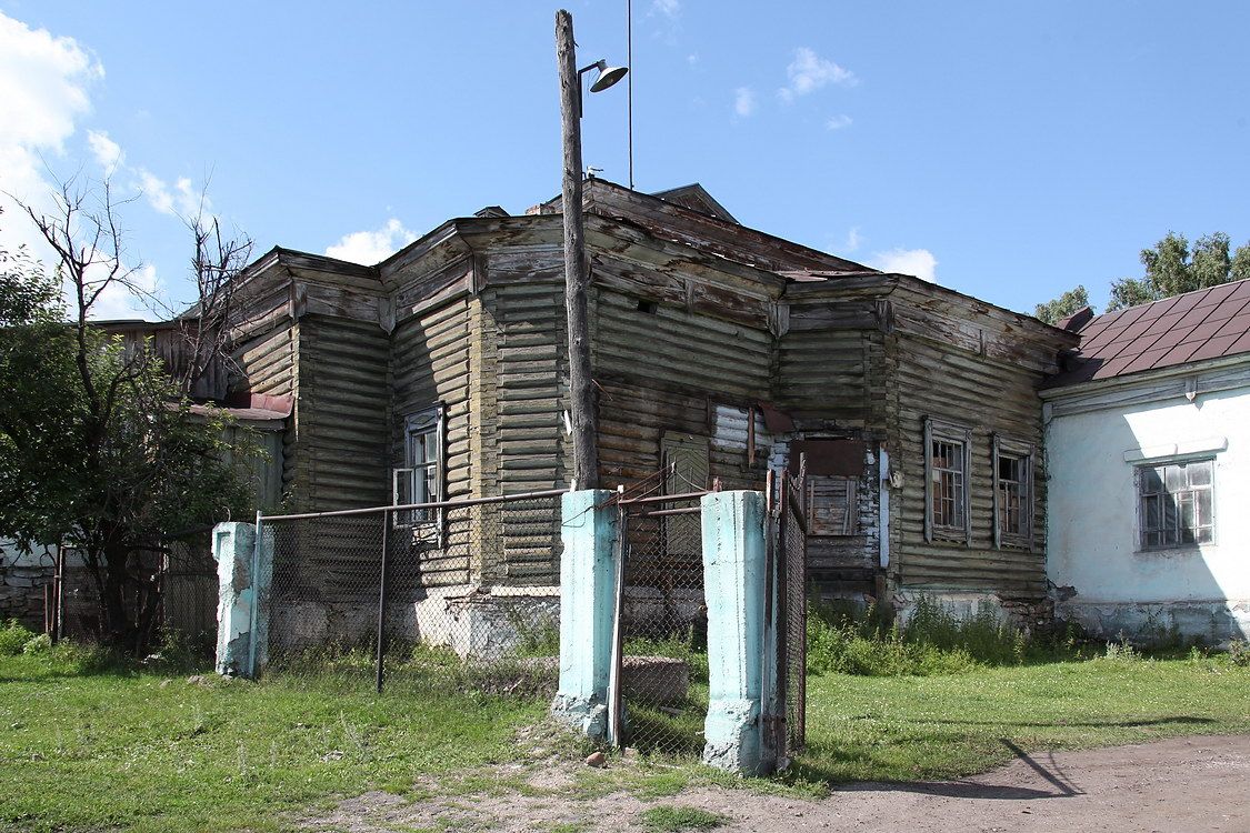 Тирлянский. Церковь Троицы Живоначальной. фасады, Вид с юго-востока, справа каменный пристрой советского времени