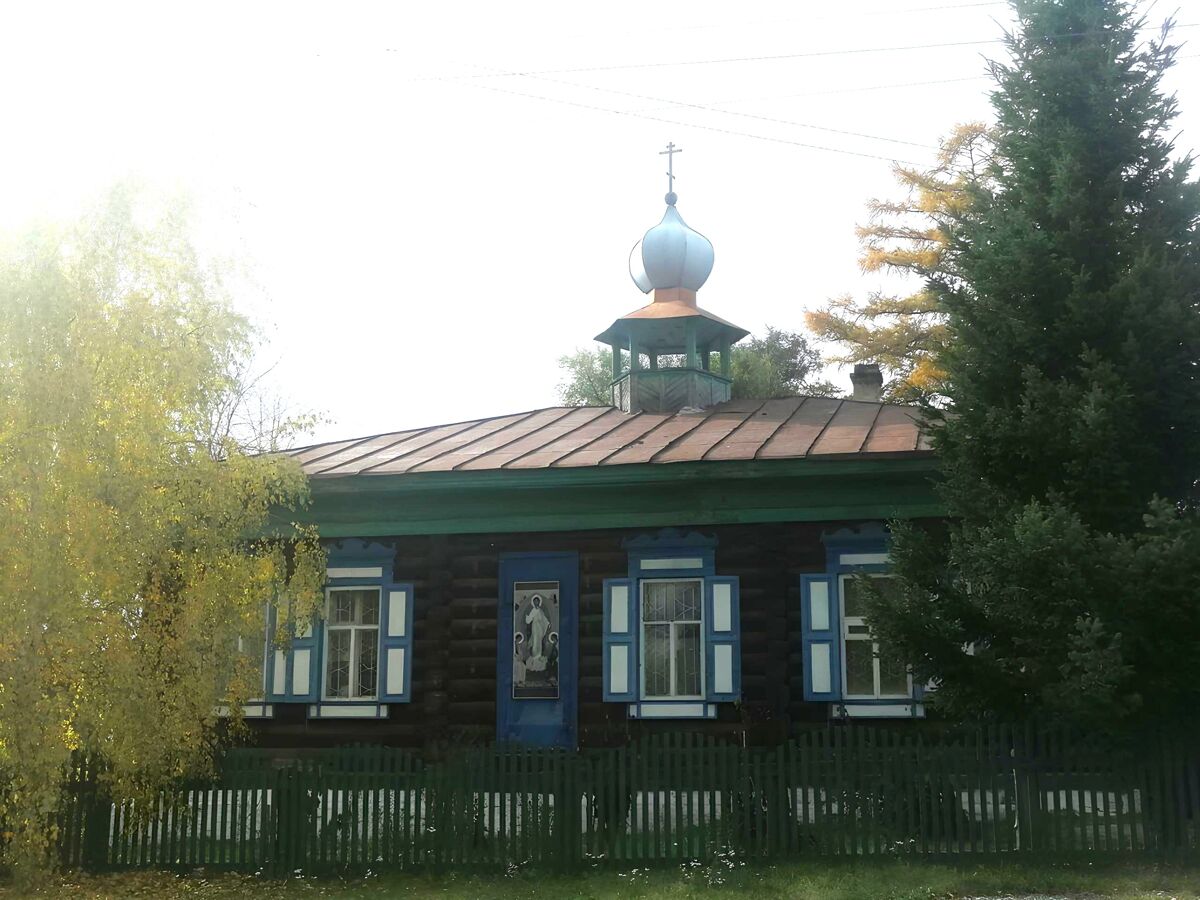 Церковь Трёх Святителей (новая), Ермаковское (Ермаковский район, Красноярский край). дополнительная информация, Временная церковь на ул Карла Маркса. Действовала с 1995 и до открытия нового храма