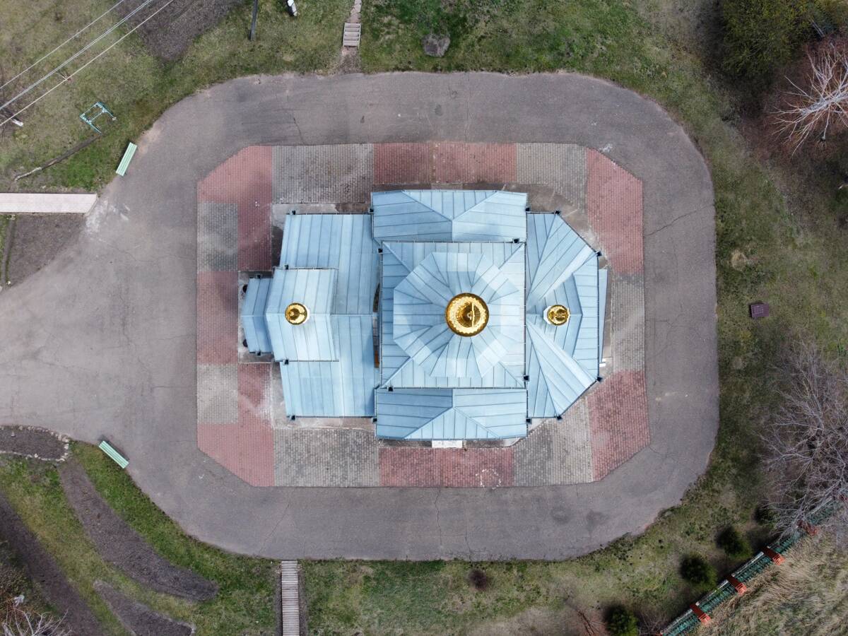 Церковь Воздвижения Креста Господня, Новосёлово, село (Новосёловский район, Красноярский край). архитектурные детали, Сверху