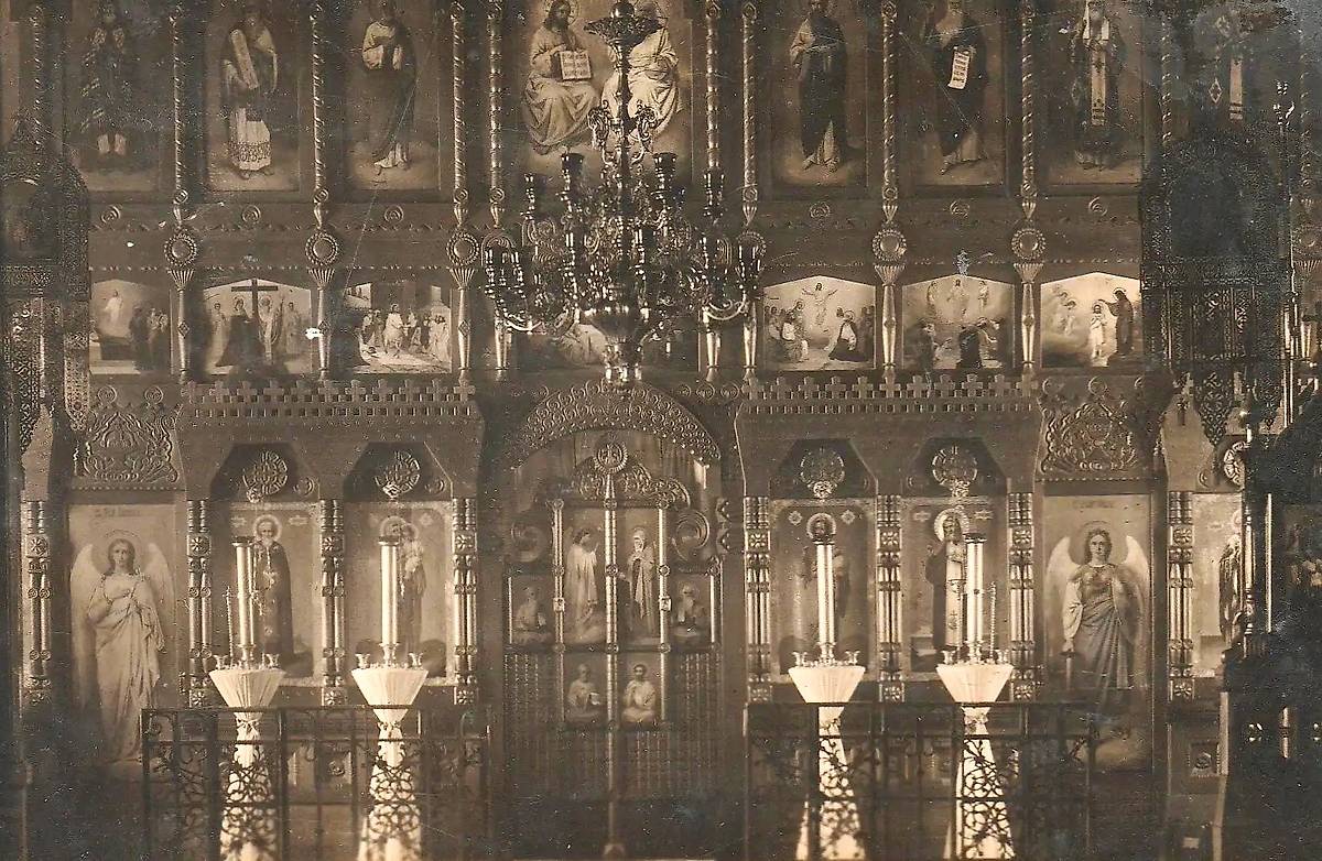 Иконостас церкви Серафима Саровского Серафимовского подворья Никитского женского монастыря. Фото 1905–1918 г. archivarius-lobnya.ru, архивная фотография. Хутор Московского Никитского женского монастыря. Церковь Серафима Саровского, Лобня (Мытищинский городской округ и гг. Долгопрудный, Лобня, Московская область)
