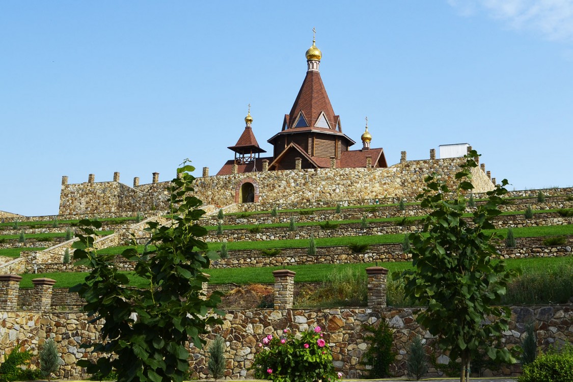 Старая Станица. Церковь Сергия Радонежского. общий вид в ландшафте, направление снимка северо-запад