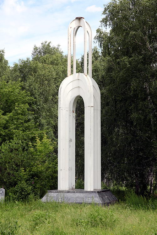 Неизвестная часовня, Челябинск (Челябинск, город, Челябинская область). фасады, Обезглавленная часовня, по замыслу должна была иметь шесть колоколов в двух ярусах