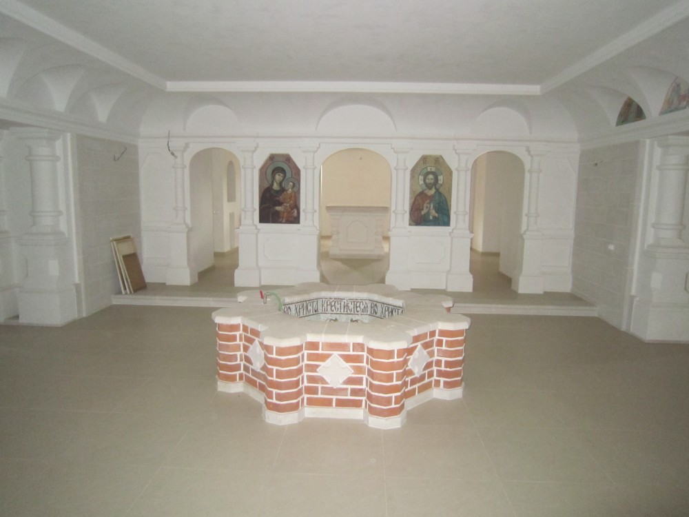 Церковь Спаса Всемилостивого, Дмитров (Дмитровский городской округ, Московская область). интерьер и убранство, Нижний храм Иоанна Предтечи - крестильный