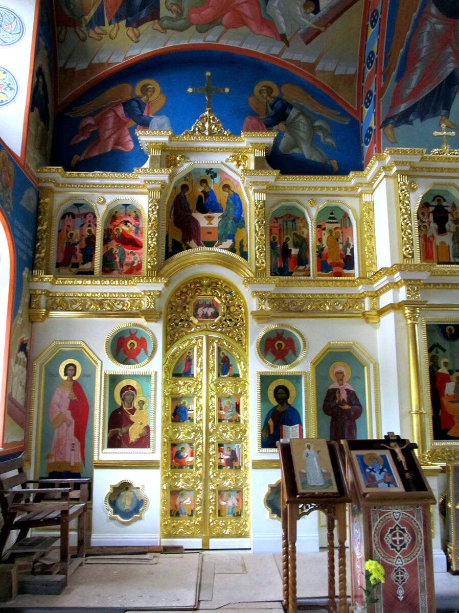 Церковь Спаса Всемилостивого, Дмитров (Дмитровский городской округ, Московская область). интерьер и убранство, Левый придел св.Матроны Московской.