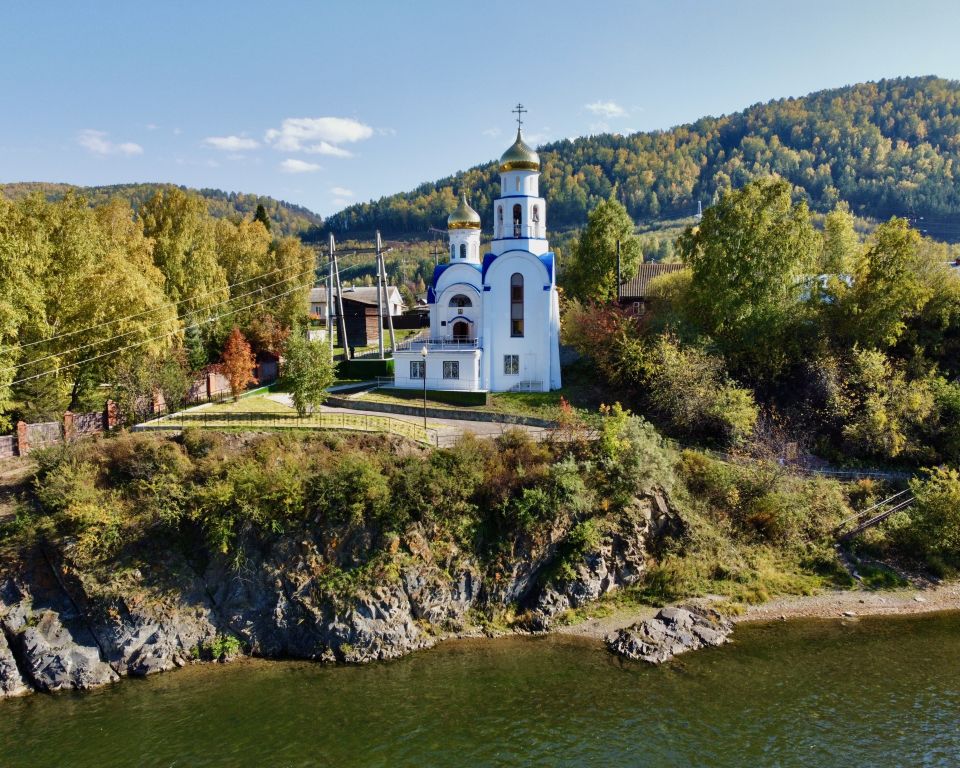 Церковь Покрова Пресвятой Богородицы, Усть-Мана (Дивногорск, город, Красноярский край). общий вид в ландшафте, С высоты вид с запада (с р. Мана)