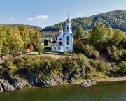 Церковь Покрова Пресвятой Богородицы, С высоты вид с запада (с р. Мана)<br>, Усть-Мана, Дивногорск, город, Красноярский край