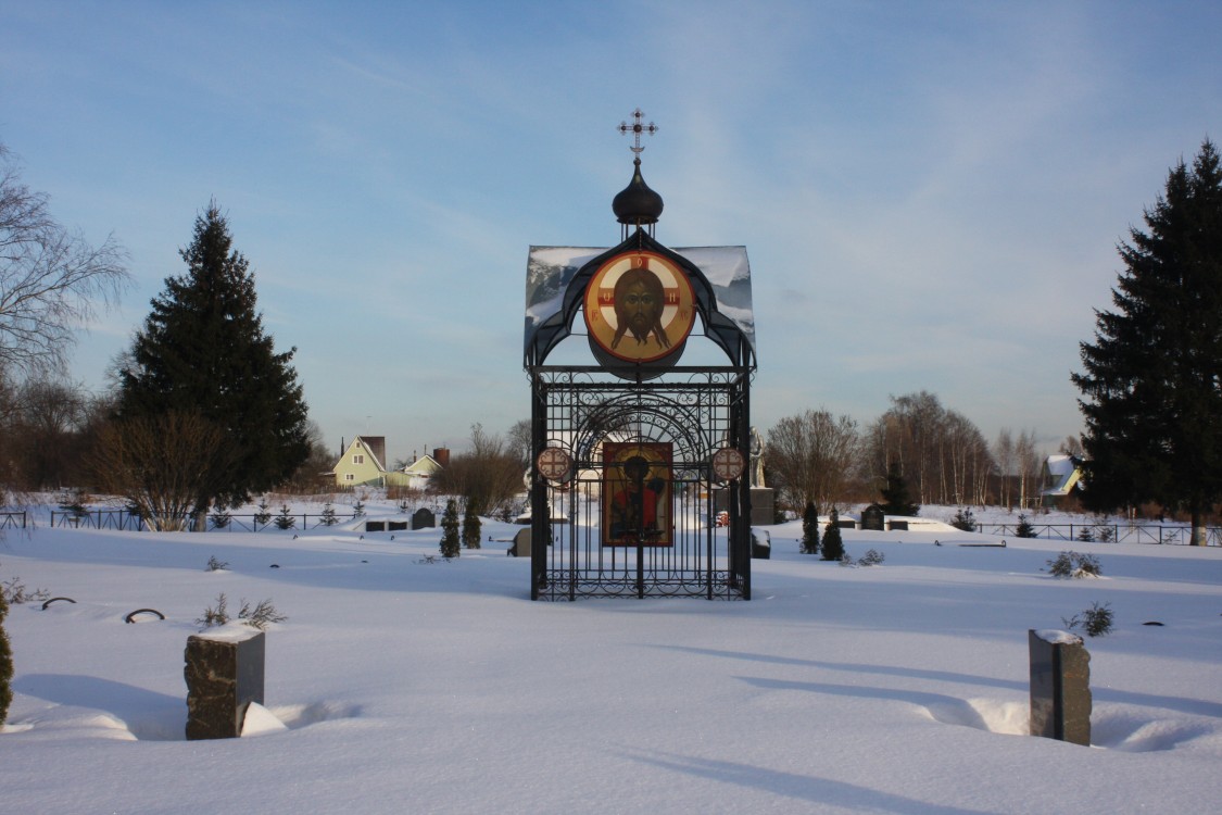 Часовня Георгия Победоносца, Смолино (Наро-Фоминский городской округ, Московская область). общий вид в ландшафте
