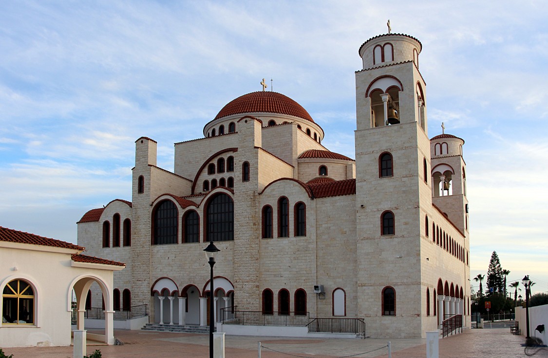 Церковь Иоанна Предтечи (новая), Дромолаксия (Ларнака, Кипр). фасады