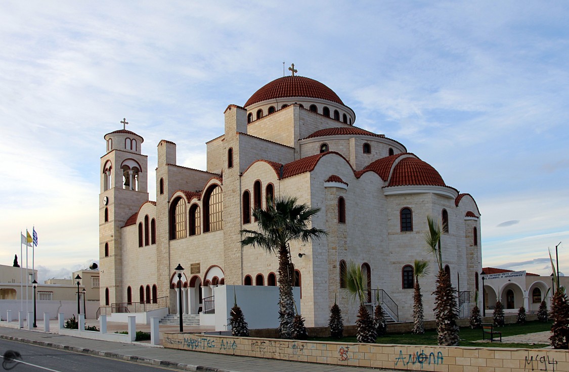 Церковь Иоанна Предтечи (новая), Дромолаксия (Ларнака, Кипр). фасады