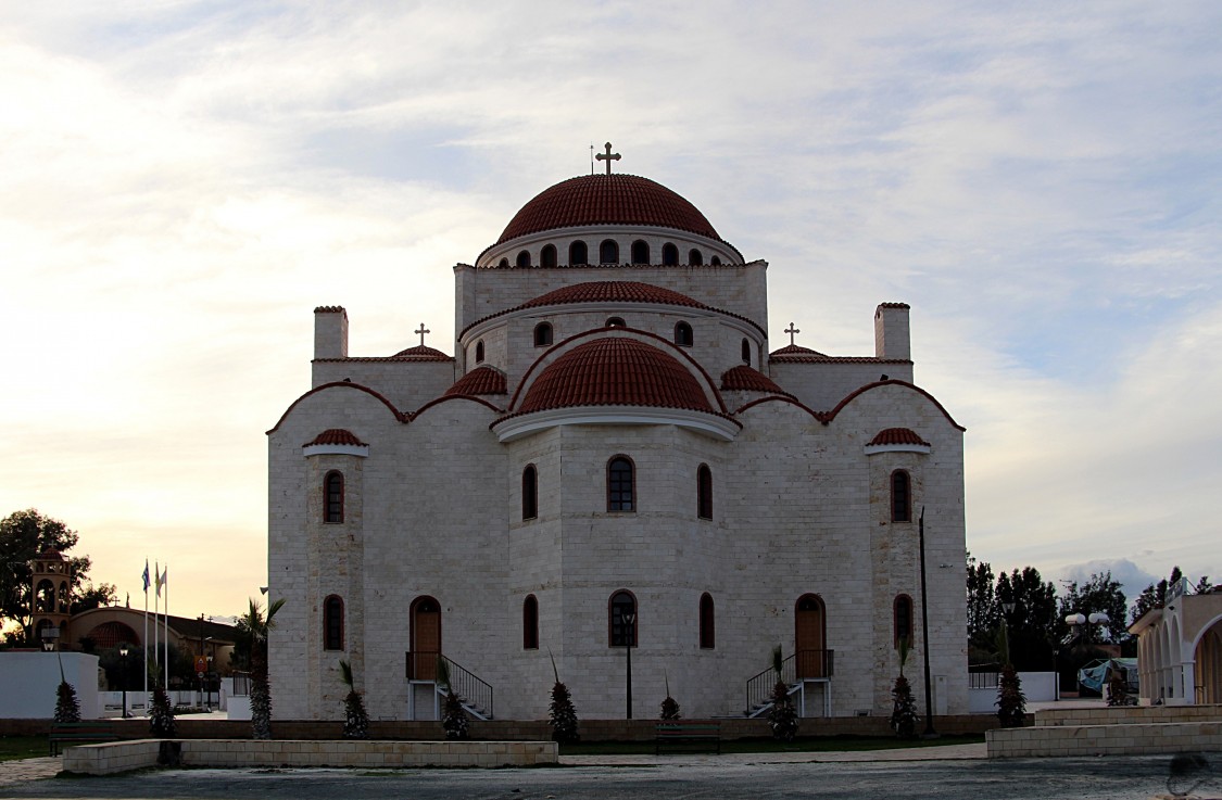 Церковь Иоанна Предтечи (новая), Дромолаксия (Ларнака, Кипр). фасады