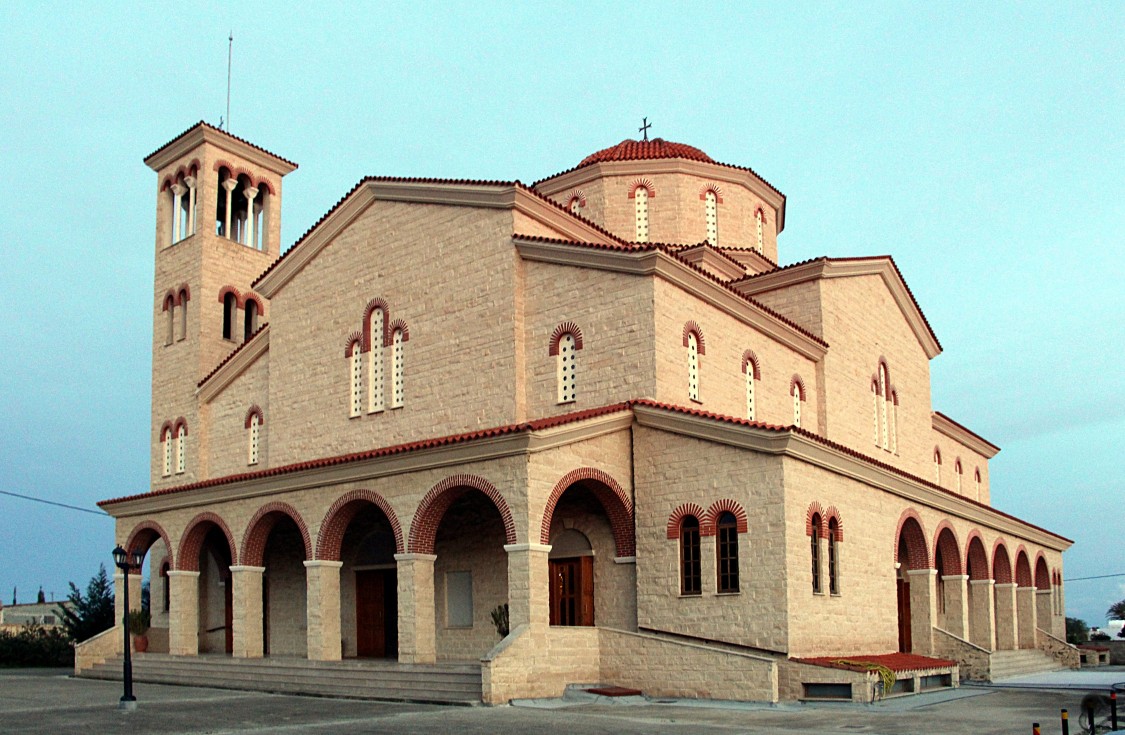 Церковь Пантелеимона Целителя, Менеу (Ларнака, Кипр). фасады