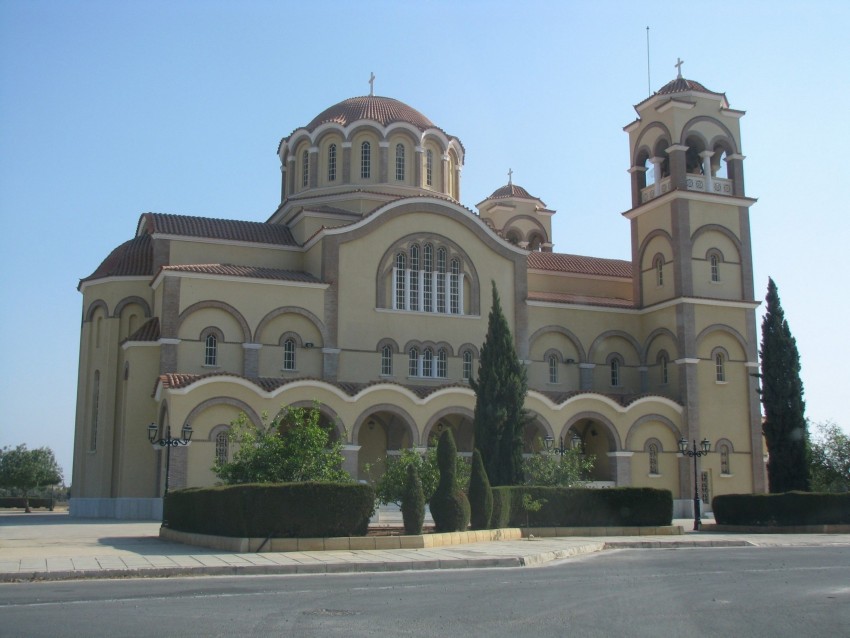 Церковь Димитрия Солунского (новая), Паралимни (Фамагуста, Кипр). фасады