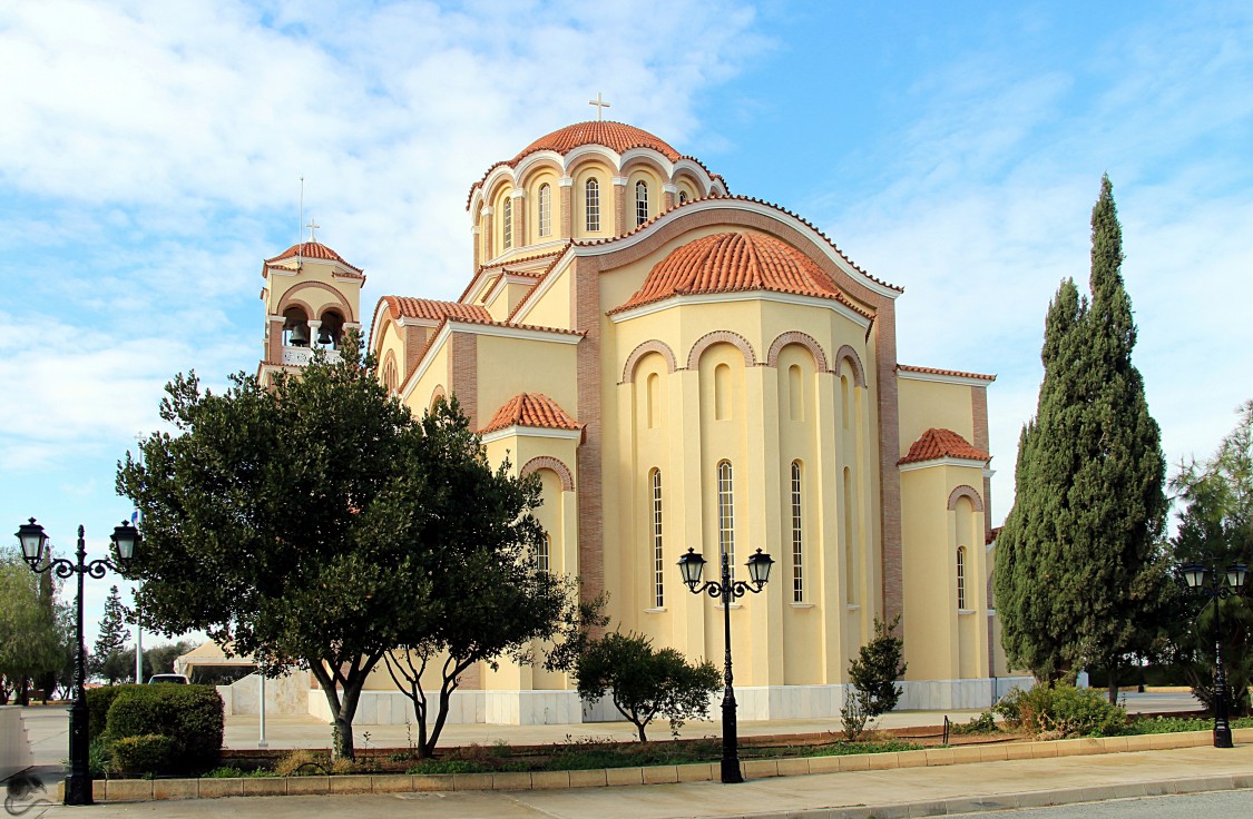 Паралимни. Церковь Димитрия Солунского (новая). фасады