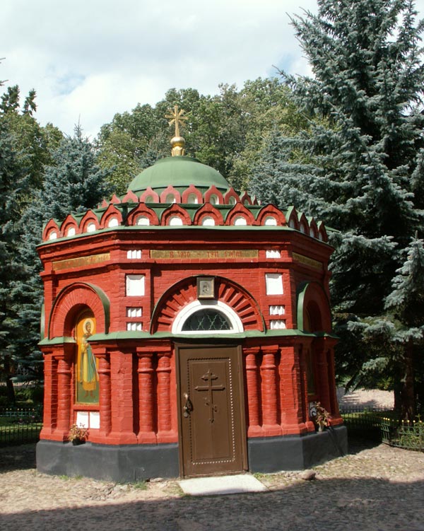 Успенский Псково-Печерский монастырь. Неизвестная часовня, Печоры (Печорский район, Псковская область). фасады, Артезианский колодец