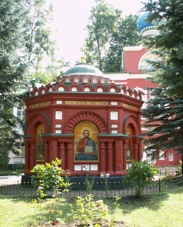 Успенский Псково-Печерский монастырь. Неизвестная часовня, Печоры (Печорский район, Псковская область). фасады, Артезианский колодец