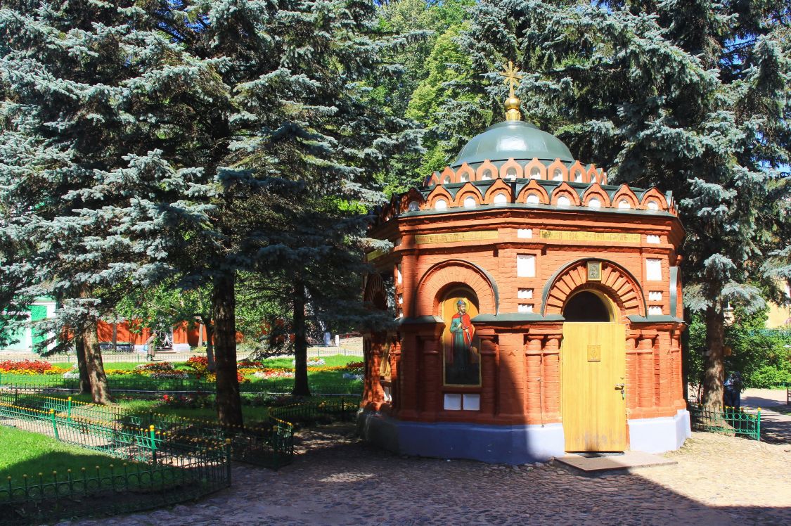 Успенский Псково-Печерский монастырь. Неизвестная часовня, Печоры (Печорский район, Псковская область). фасады