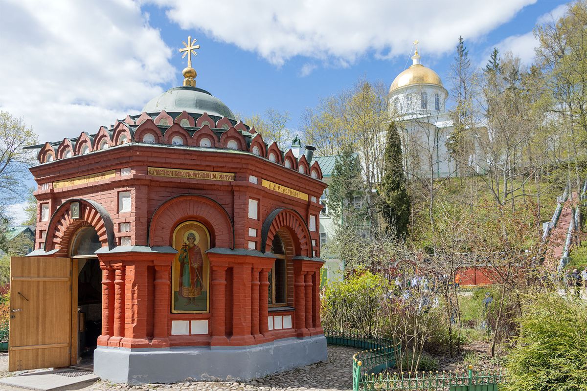 Успенский Псково-Печерский монастырь. Неизвестная часовня, Печоры (Печорский район, Псковская область). фасады