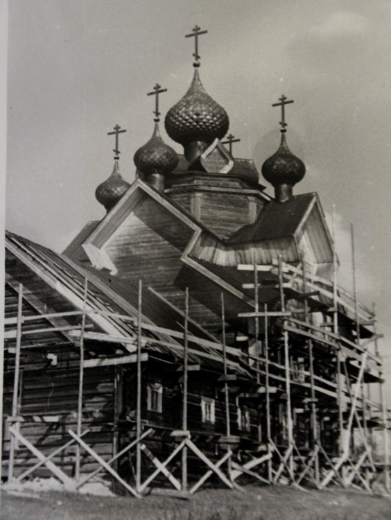 Девятины. Церковь Успения Пресвятой Богородицы (старая). документальные фотографии, Церковь Успения Пресвятой Богородицы