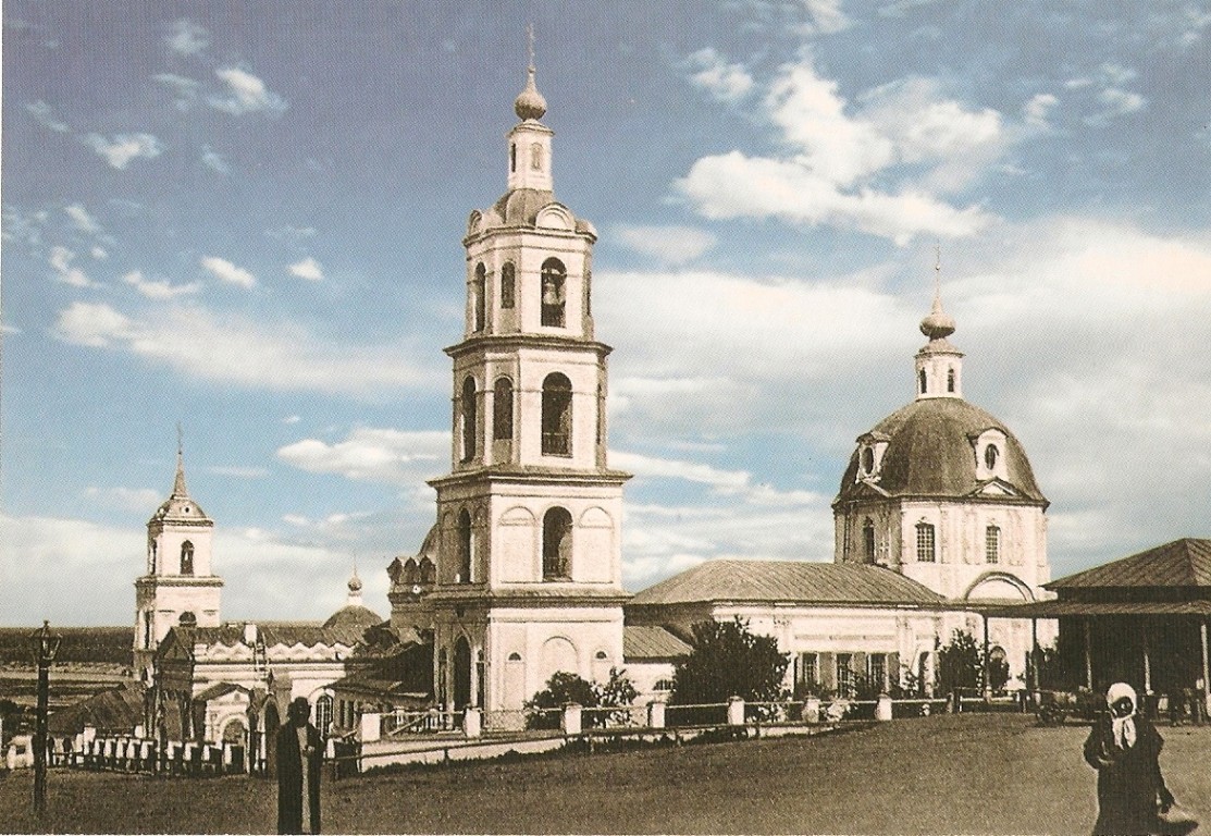 Алатырь. Церковь Успения Пресвятой Богородицы (старая). архивная фотография, Слева - Софийская церковь. Автор: Николай Николаевич Валухин. Издание С. К. Пшеничникова. Переиздано в серии открыток к 450-летию Алатыря. 1908 год