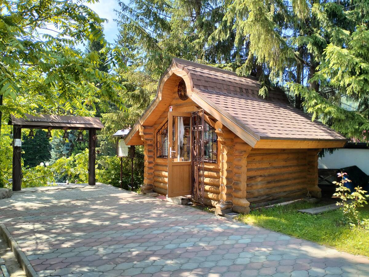 Церковь Николая Чудотворца, Белокуриха (Белокуриха, город, Алтайский край). дополнительная информация, Церковная лавка