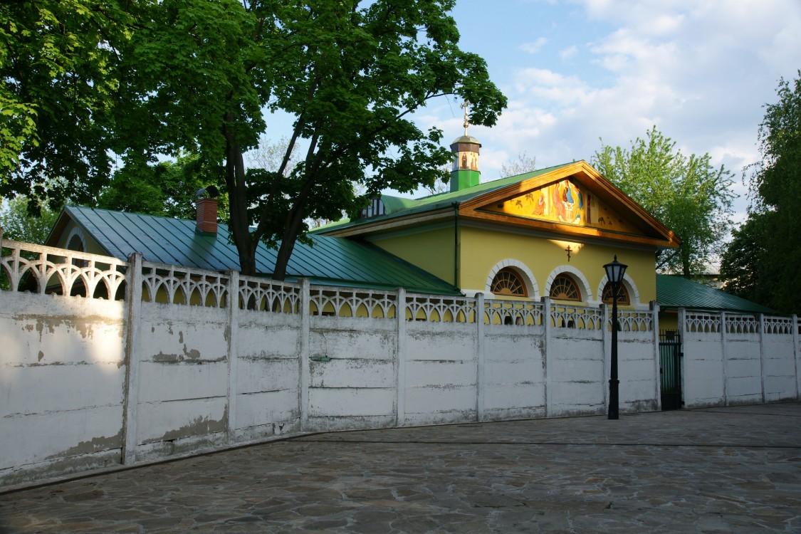 Киевский Кирилловский монастырь. Церковь Василия Великого, Дорогожичи (Подольский район, Украина, г. Киев). общий вид в ландшафте