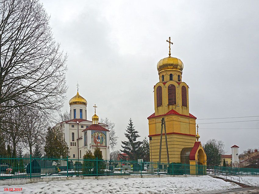 Церковь Кирилла и Мефодия (новая), Бяла-Подляска (Люблинское воеводство, Польша). общий вид в ландшафте