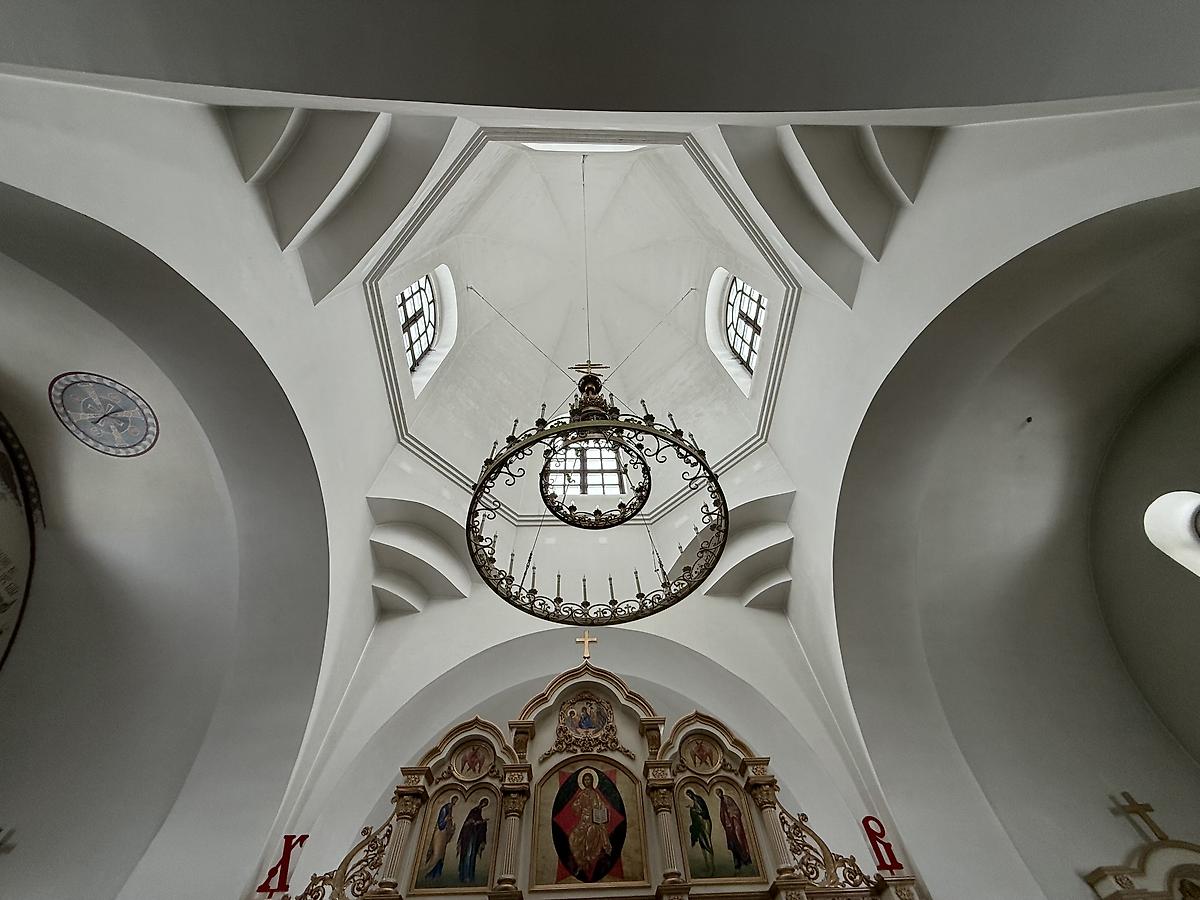 Подкупольное пространство основного объема, интерьер и убранство. Церковь Покрова Пресвятой Богородицы (новая), Чечевичи (Быховский район, Беларусь, Могилёвская область)