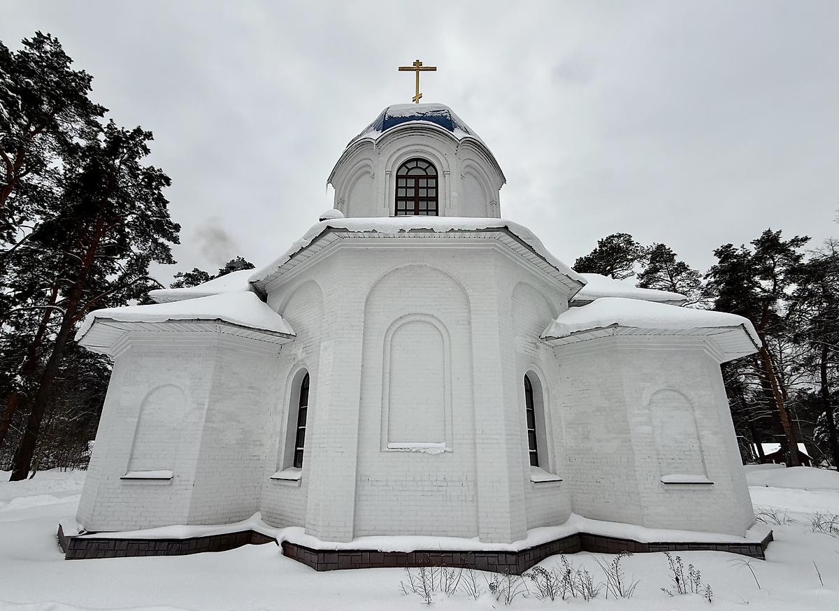 Вид с востока, фасады. Церковь Покрова Пресвятой Богородицы (новая), Чечевичи (Быховский район, Беларусь, Могилёвская область)