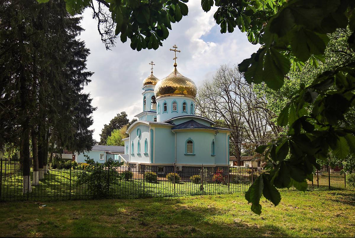 общий вид в ландшафте. Церковь Благовещения Пресвятой Богородицы, Агроном (Динской район, Краснодарский край)