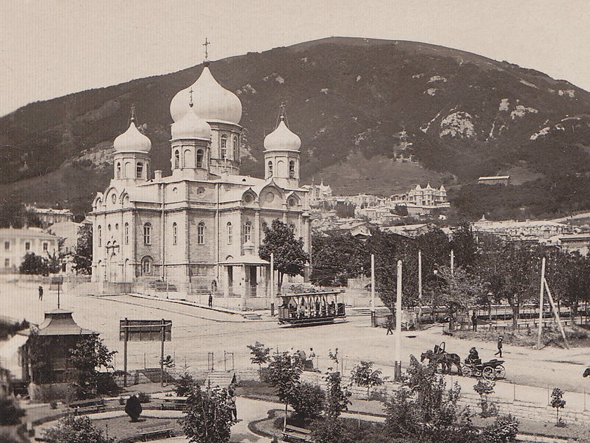 Вид на гору Машук и собор Христа Спасителя. Фотография кон. ХIХ в., архивная фотография. Кафедральный собор Спасителя, исцелившего расслабленного у Овчей купели (старый), Пятигорск (Пятигорск, город, Ставропольский край)