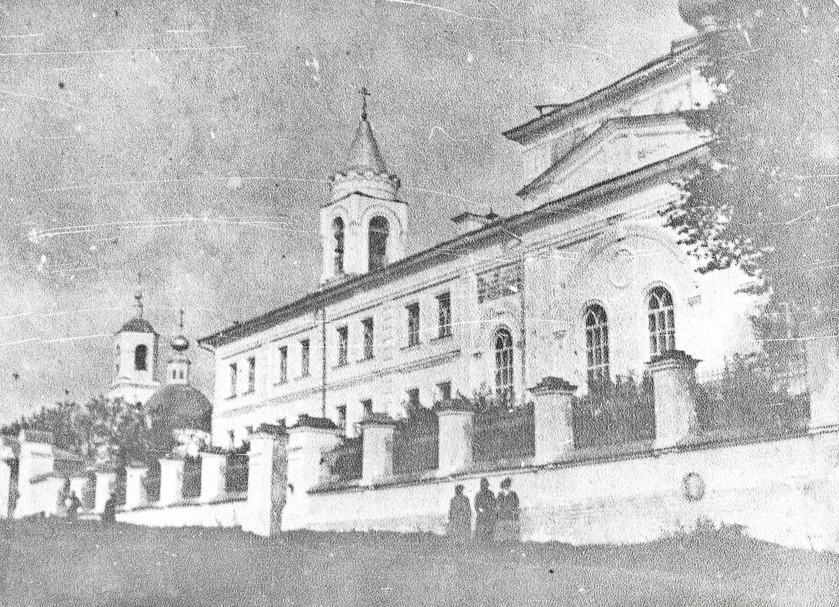 Церковь при Шорыгинской богадельне (справа) и Николаевская церковь (слева). Начало XX века. goskatalog.ru, архивная фотография. Церковь Иоанна Предтечи при Шорыгинской богодельне, Хозниково (Лежневский район, Ивановская область)