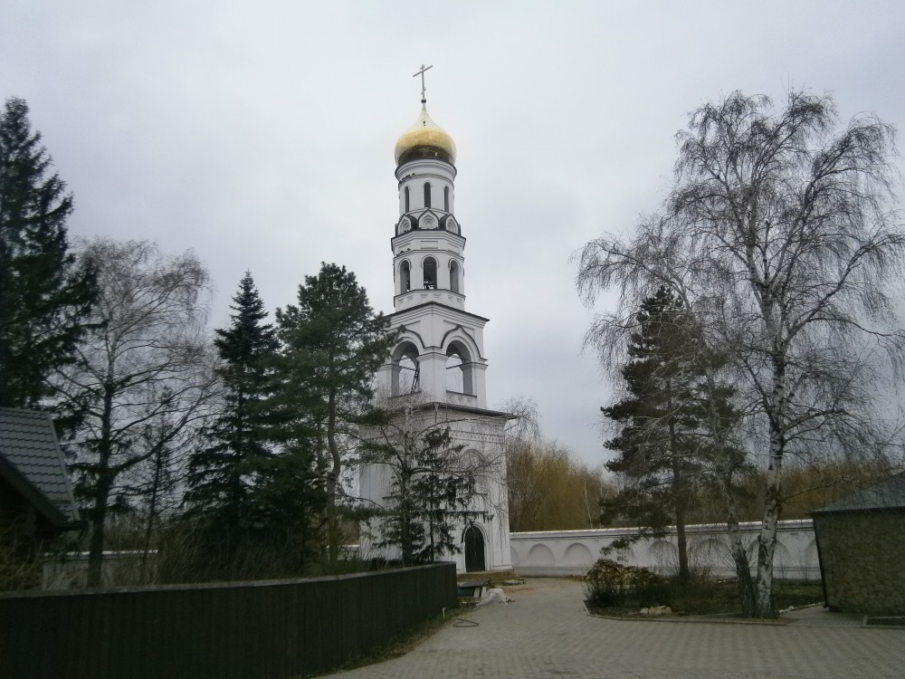 Подворье Краснодарского Всецарицынского женского монастыря. Часовня Георгия Победоносца в колокольне, Пластуновская (Динской район, Краснодарский край). фасады