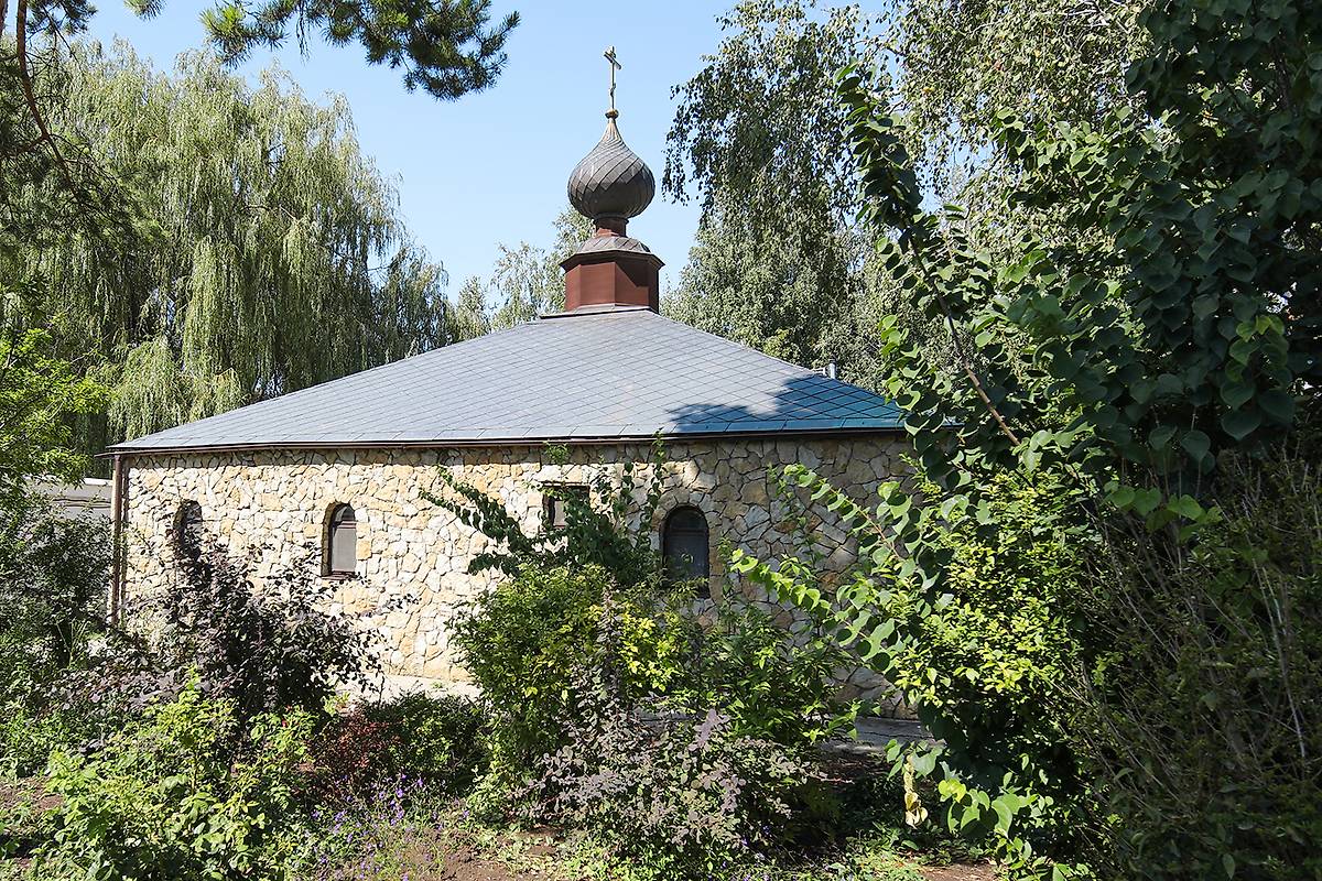 фасады. Подворье Краснодарского Всецарицынского женского монастыря. Церковь Саввы Освященного, Пластуновская (Динской район, Краснодарский край)