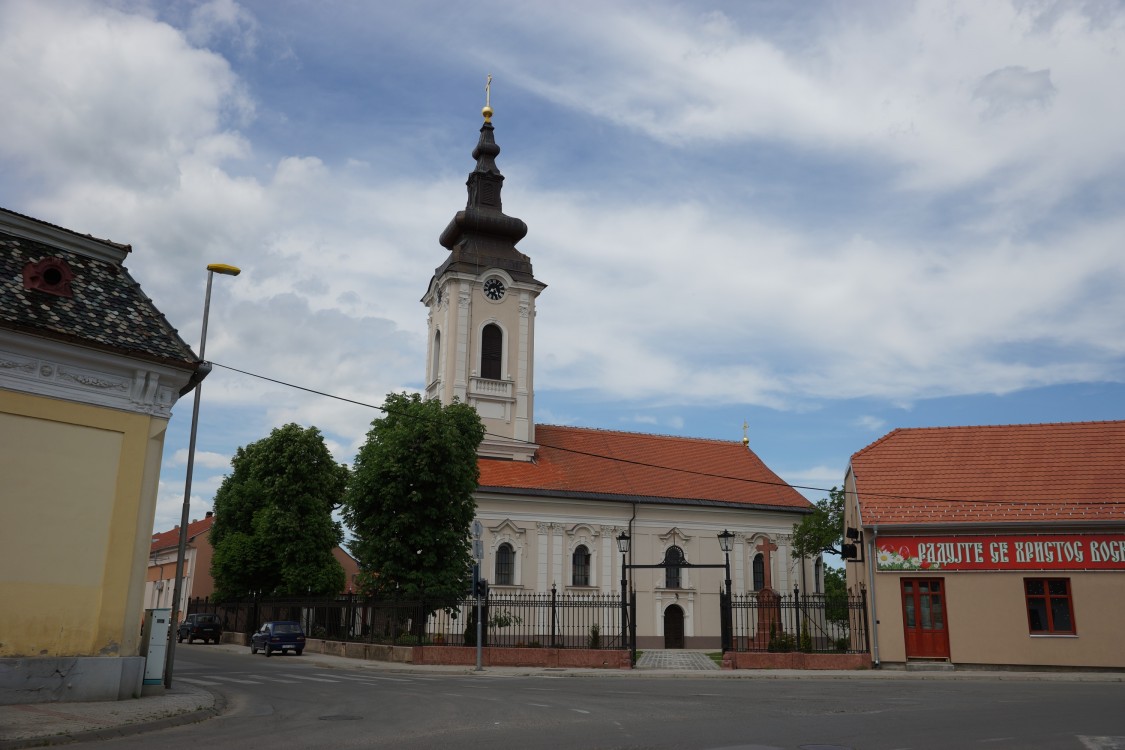 Вршац. Церковь Успения Пресвятой Богородицы. общий вид в ландшафте