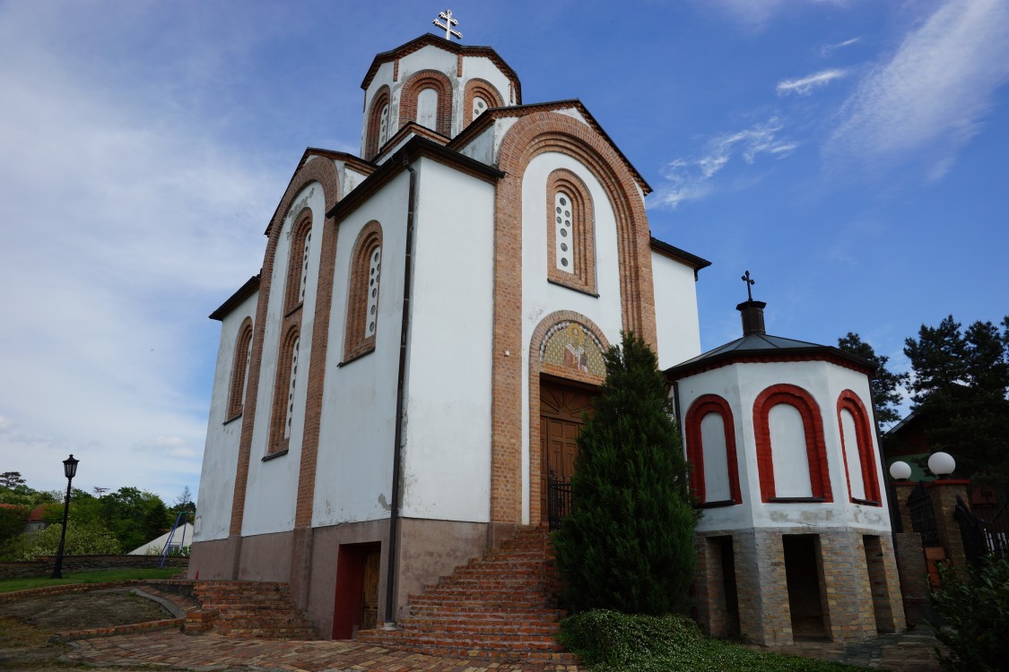 Вршац. Церковь Феодора Вршацкого. фасады