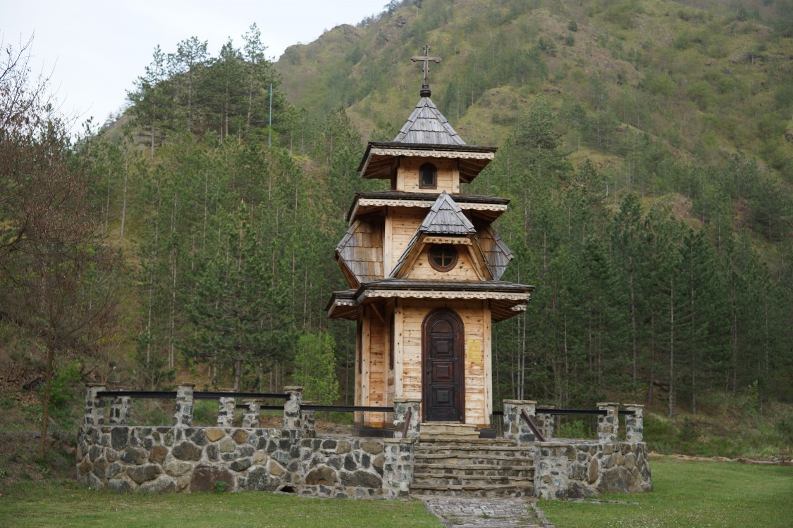 Часовня Семи отроков Эфесских, Мокра-Гора (Златиборский округ, Сербия). фасады
