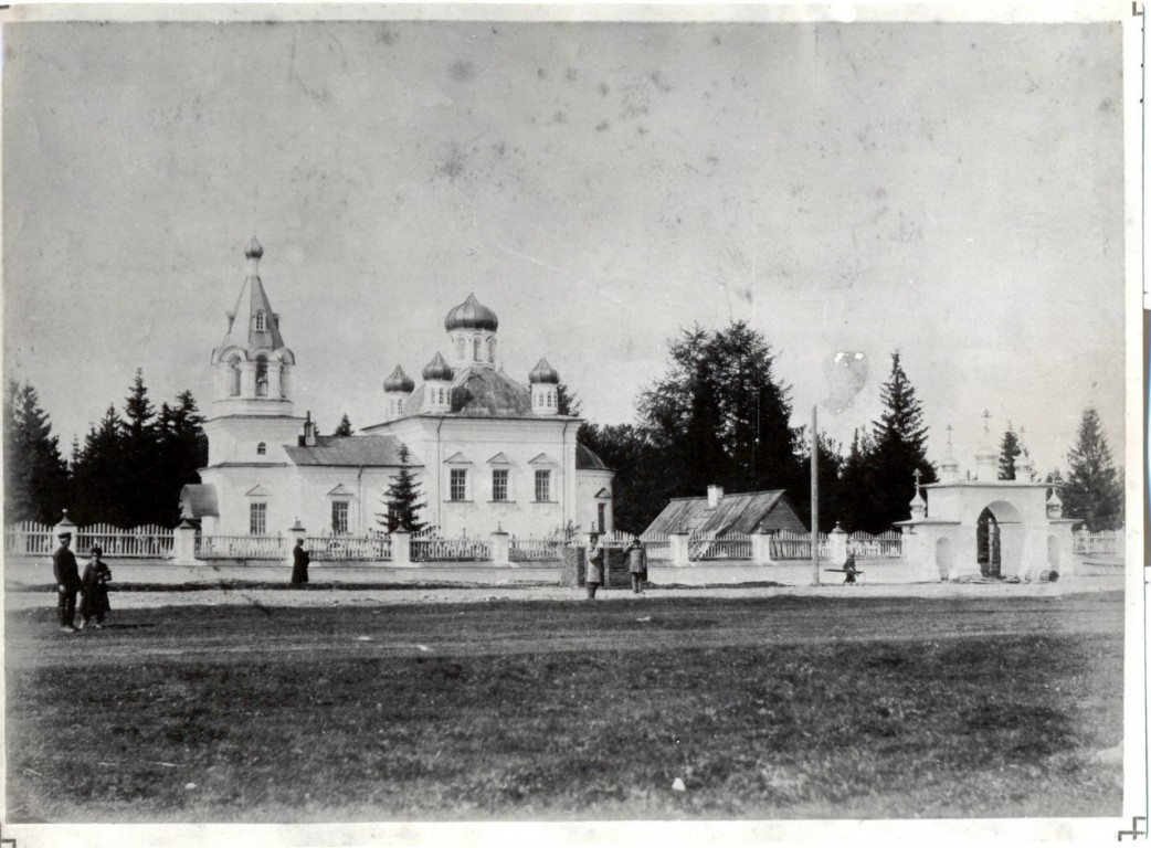 Каргополь. Церковь Феодора Стратилата на городском кладбище. архивная фотография